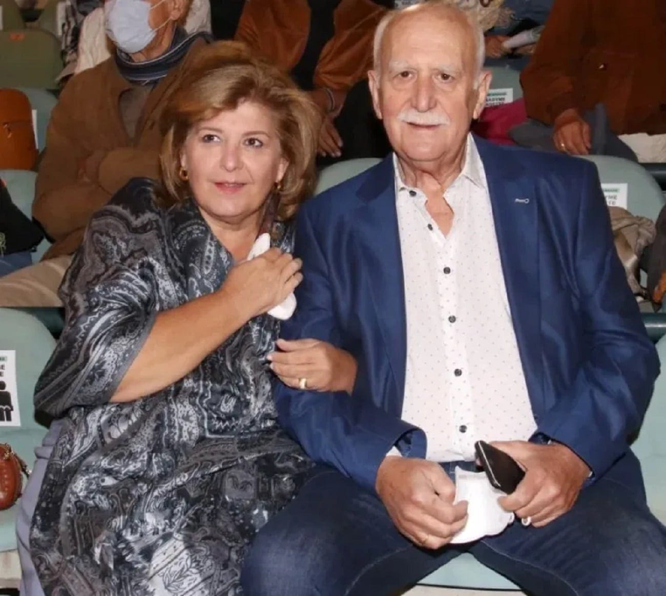Κωνσταντίνα (Τίνα) Παπαδέλη! Ποια είναι η σύζυγος του Γιώργου Παπαδάκη! Ηλικία, ύψος, βιογραφικό, οι γιοι και ο γάμος