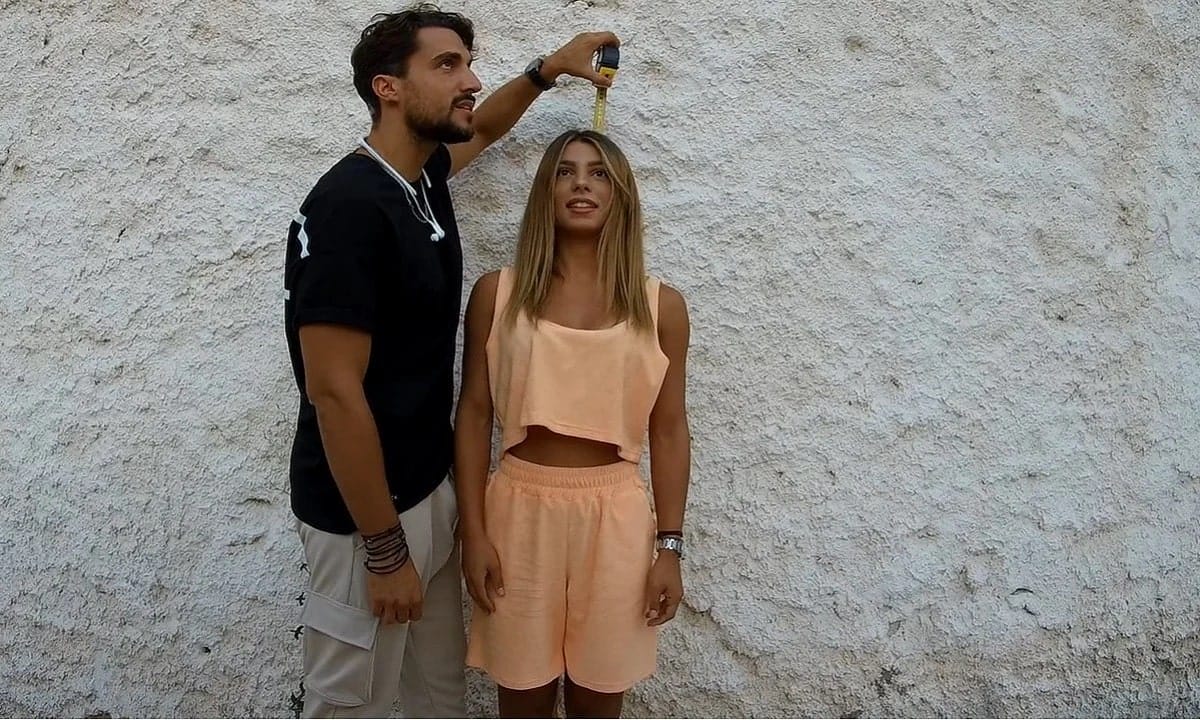 Μαριαλένα Ρουμελιώτη ύψος Το μετράει μπροστά στο κόσμο ο Σάκης Κατσούλης 1