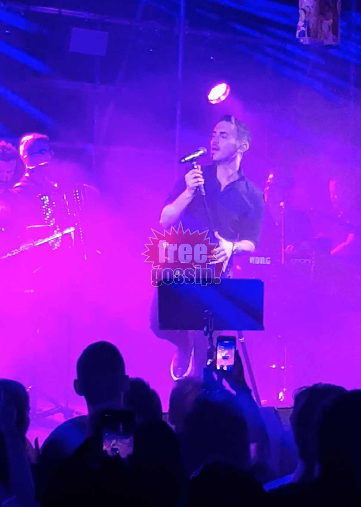 Μιχάλης Χατζηγιάννης! Live στο πάρτυ του περιοδικού ΟΚ